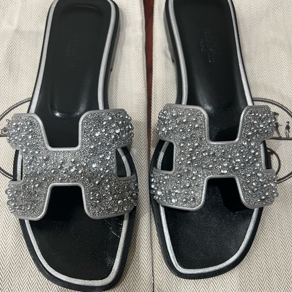 NEW Hermes Oran Suede Goatskin Crystal Oran Sandals 35.5 Gris Argente - Picture 4 of 11